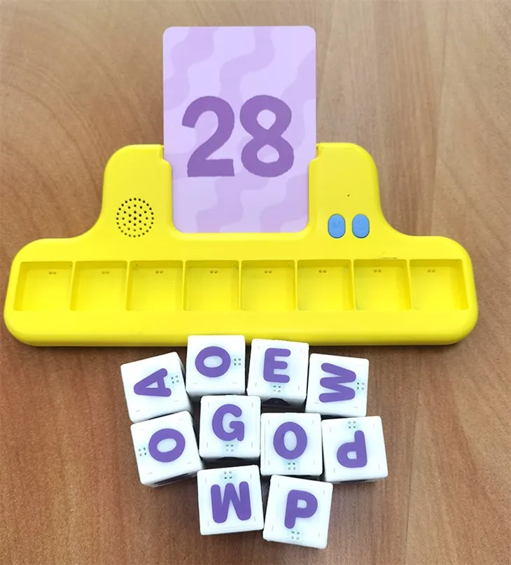 Utbildningsläsning av flashkort som blockerar leksaker